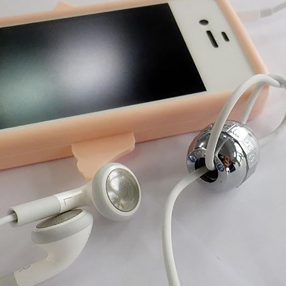 Electromagnetic wave filter for earphone