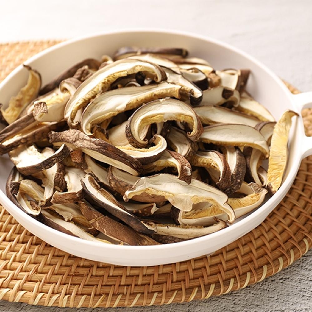 Shiitake mushroom slied